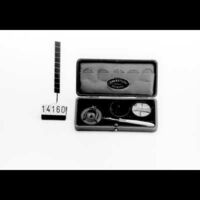 Voorwerpen\14100\14160a.jpg; V14160; ; Oogspiegel in doosOphthalmoscope in box